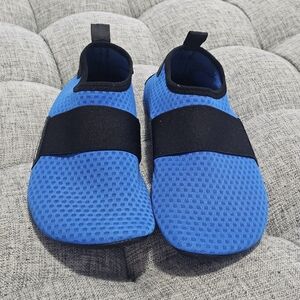 Brookstone Blue and Black Water Walkers Kids Shoes Size UK38/39